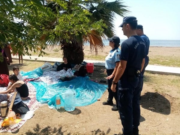 Gemlik ilçesinde özellikle sahil bölgelerinde, jandarma ekipleri tarafından sahil güvenliği ve zabıta birimlerinin de desteklediği denetimler sıkılaştırıldı.