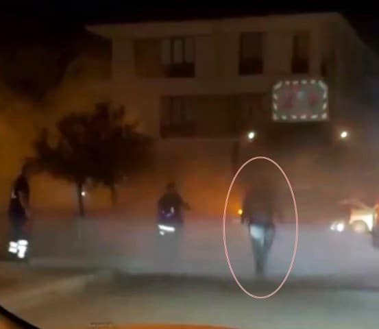 Sakarya’nın Adapazarı ilçesinde dini nikahlı olduğu iddia ettiği eşinin sokağının yakınında kendisini yakan alkollü şahıs hastaneye kaldırılmıştı. Olaydan 4 gün sonra hayatını kaybetti.