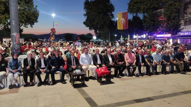 Balıkesir’in Bandırma ilçesinde 15 Temmuz 2016 tarihinde gerçekleştirilmek istenen hain darbe girişiminin 7. yılında Demokrasi Şehitleri için Cumhuriyet Meydanı’nda Anma Töreni gerçekleştirildi.