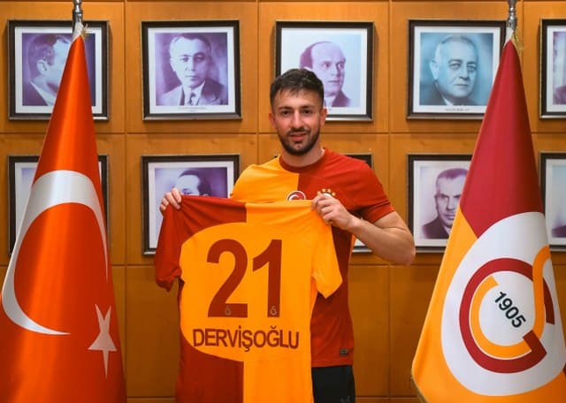 Galatasaray, 23 yaşındaki golcü oyuncu Halil Dervişoğlu ile 4 yıllık sözleşme imzaladığını duyurdu.