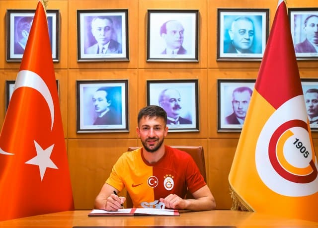 Galatasaray, 23 yaşındaki golcü oyuncu Halil Dervişoğlu ile 4 yıllık sözleşme imzaladığını duyurdu.