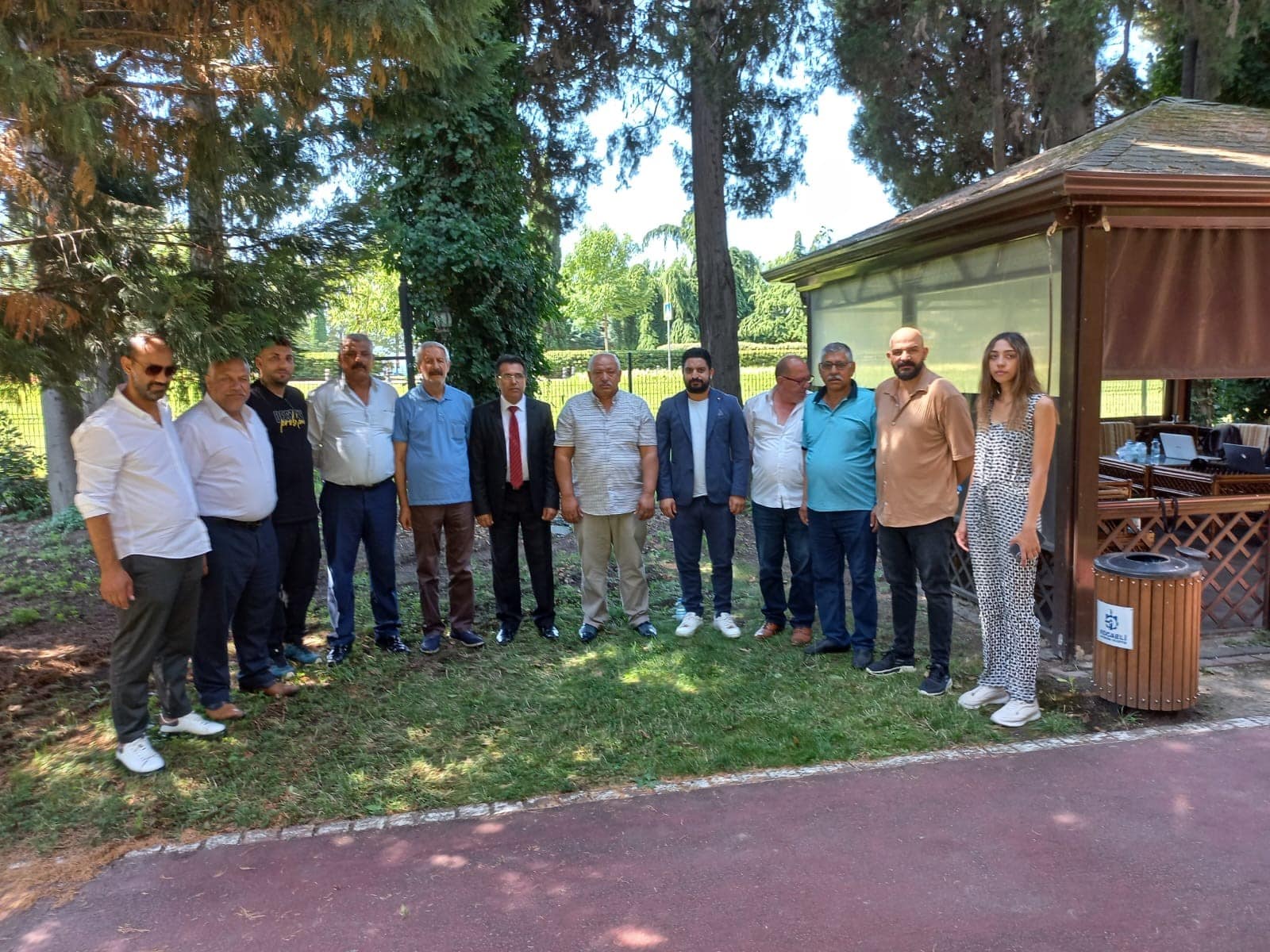 Kocaeli'de madde bağımlılarının Roman mahallelerinde rahatsızlık verdiğini belirten Türkiye Romanlar Konfederasyonu Başkanı Ahmet Çokyaşar, "Kocaeli ve Türkiye’nin birçok ilinde maalesef madde kullanımına savaş açmış arkadaşlarımıza savaş açan birileri var." ifadelerini kullandı.