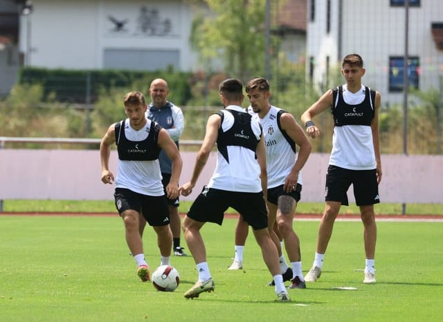 Beşiktaş, yeni sezon hazırlıklarını Almanya kampında bu sabah salonda ve sahada yaptığı antrenmanla sürdürdü.