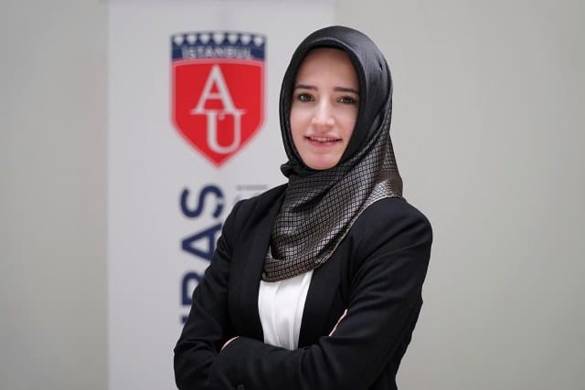 Son yılların en sıcak günleri yaşanıyor. İklim değişikliklerinin cilt kanseri riskini daha da arttırdığına dikkat çeken Öğr. Gör. Merve Zıvalı, “Güneşe maruz kalma düzeyi, hava kirliliği ve UV ışınlarının etkisinin artmasının cilt kanseri riskini tetiklediğini” dedi.