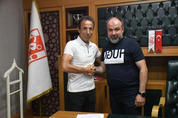 Balıkesirspor, teknik direktörlük görevine Recep Çetin'i getirdiğini açıkladı.