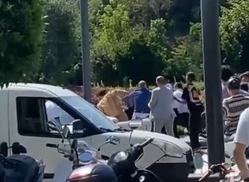 İtalyan şef Danilo Zanna iddiaya göre, Sarıyer'de kendi restoranı önünde işten çıkarılan 2 çalışanı tarafından darp edildi. 