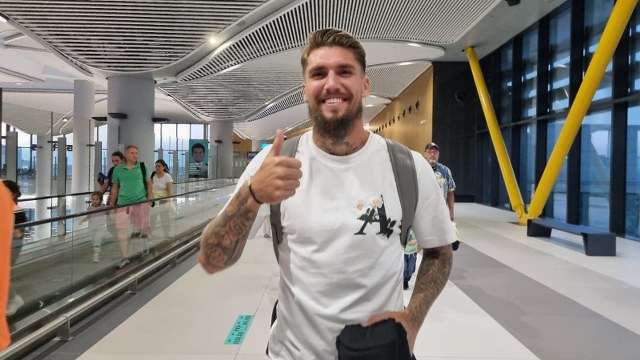 Beşiktaş'ın kadrosuna katmak istediği 26 yaşındaki Brezilyalı stoper Lyanco, sağlık kontrolleri ve imza için İstanbul'a geldi.