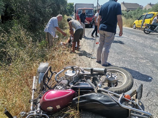 Balıkesir'in Erdek ilçesinde otomobilin motosiklete arkadan çarpması sonucu meydana gelen trafik kazasında motosiklet sürücüsü yaralandı.