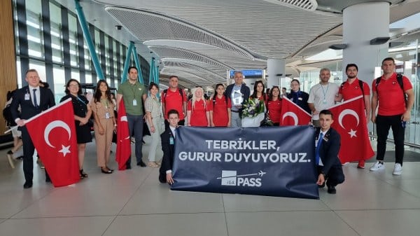 2023 Uluslararası Görme Engelliler Spor Federasyonu (IBSA) Goalball Gençler Dünya Şampiyonası'nda Avustralya'yı 10-0 mağlup ederek Dünya şampiyonu olan Türkiye Genç Kadın Goalball Milli Takımı, İstanbul Havalimanı'nda çiçeklerle ve alkışlarla karşılandı.