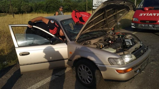 Balıkesir'in Erdek ilçesinde Ocaklar girişinde meydana gelen trafik kazasında 6 kişi yaralandı.