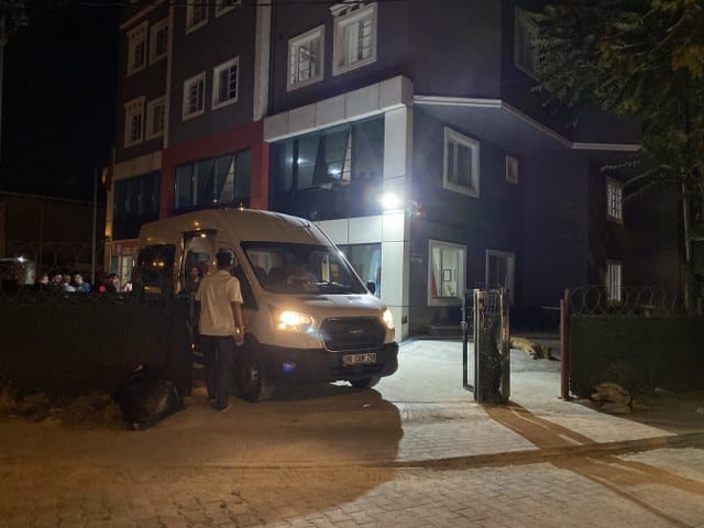Büyükçekmece'de bulunan bir bakımevinde çalışanların hastaya şiddet uygulaması olayının ardından bakımevinde bulunan hastaların başka yerlere tahliyesi gerçekleşti. 