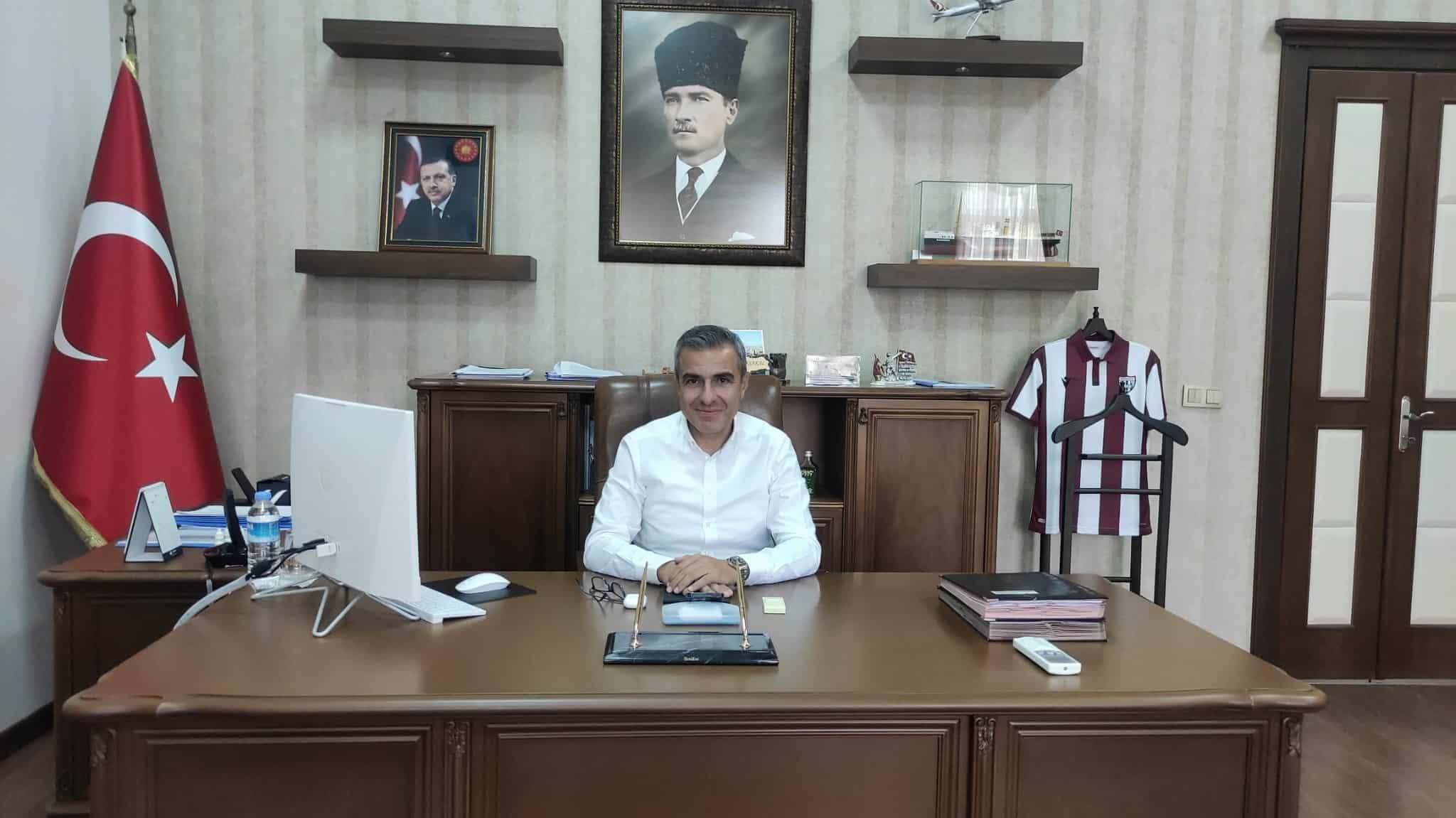 Balıkesir’in Bandırma ilçesinde, Bandırma Kaymakamlığına vekalet eden Erdek Kaymakamı Abdullah Atakan Atasoy, bölgemizde yaşanacak olan yüksek ısı ve nem yüzünden ormanlık alanlara girişlerin yasaklandığını açıkladı.