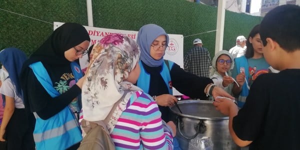 Muharrem ayının onuncu günü, aşure günü olarak bilinir ve bu önemli gün nedeniyle Manyas Diyanet Gençlik Merkezi tarafından aşure ikramı düzenlendi.