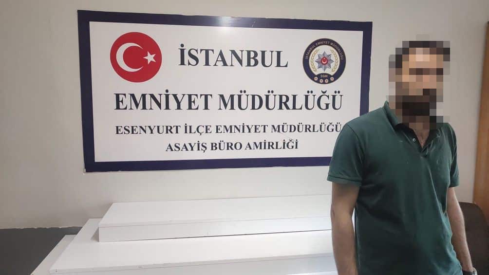 Esenyurt’ta 2 kişinin öldüğü, 1 kişinin yaralandığı korkunç olayın nedeni küfürlü bir Whatsapp paylaşımı çıktı. Olayda hayatını kaybeden Batuhan Bayındır ise sadece arkadaşlarıyla sohbet etmek