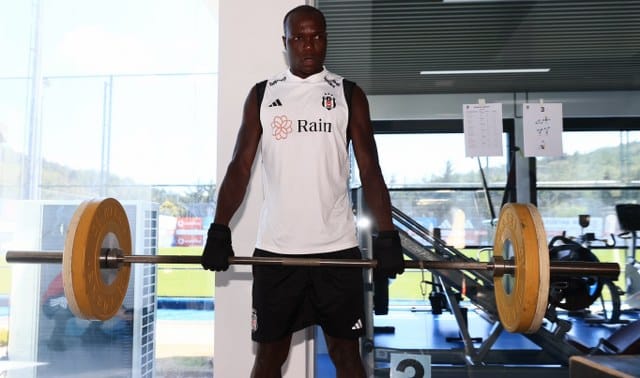 Beşiktaş, UEFA Konferans Ligi'nin 2. Ön Eleme Turu rövanşında KF Tirana ile deplasmanda oynayacağı maçın hazırlıklarına, bir günlük izin sonrasında bu sabah BJK Nevzat Demir Tesisleri'nde yapılan salon çalışmasıyla devam etti.