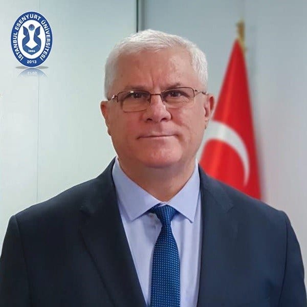 Prof. Dr. Sait Yılmaz, üniversite adaylarının geleceğini belirleyen tercih sürecini iyi değerlendirmeleri için tavsiyelerde bulundu. 