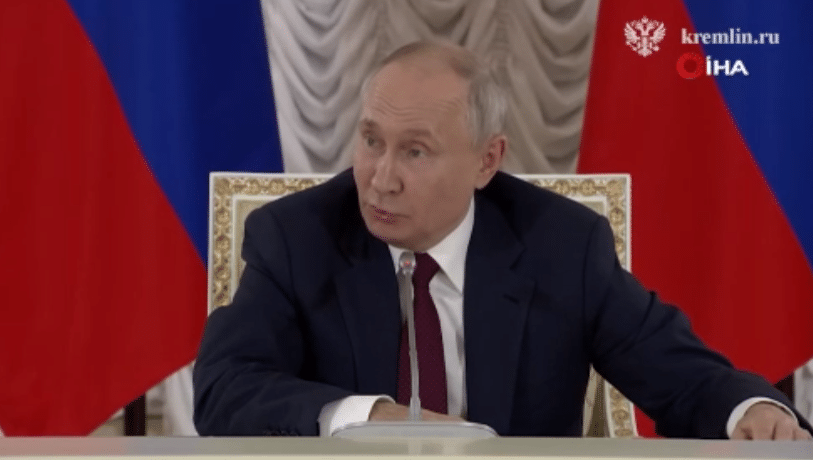 Rusya Devlet Başkanı Vladimir Putin, ABD ve NATO ile Suriye’de yaşanılan gerilimlere değinerek, “Birileri Rusya ve NATO arasında çatışma isterse biz hazırız” derken “Ukrayna ile ilgili barış görüşmelerini reddetmiyoruz" ifadelerini de kullandı. 