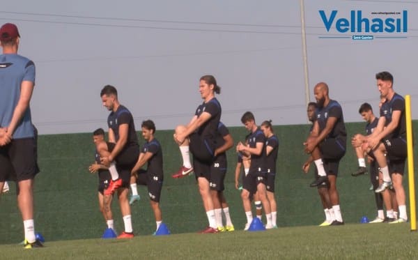  Spor Toto 1. lig ekiplerinden Teksüt Bandırmaspor yeni sezon çalışmalarına kulübün 600 evler mahallesinde bulunan tesislerinde başladı.