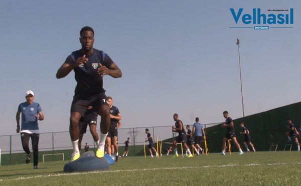 Spor Toto 1. lig ekiplerinden Teksüt Bandırmaspor yeni sezon çalışmalarına kulübün 600 evler mahallesinde bulunan tesislerinde başladı.