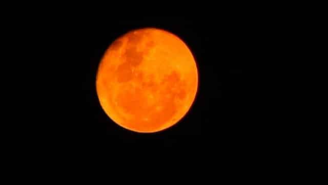 Dün gece dolunay kartpostallık görüntüler oluşturarak herkesi kendine hayran bıraktı. 