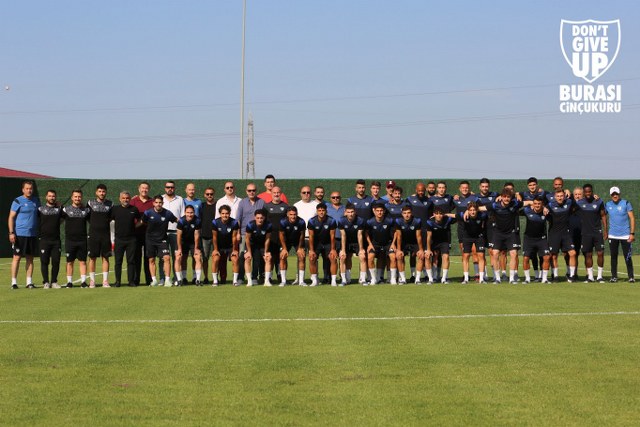 Yeni sezon hazırlıklarını sürdüren Teksüt Bandırmaspor yarın taraftarlara açık olarak antrenman gerçekleştirecek. 