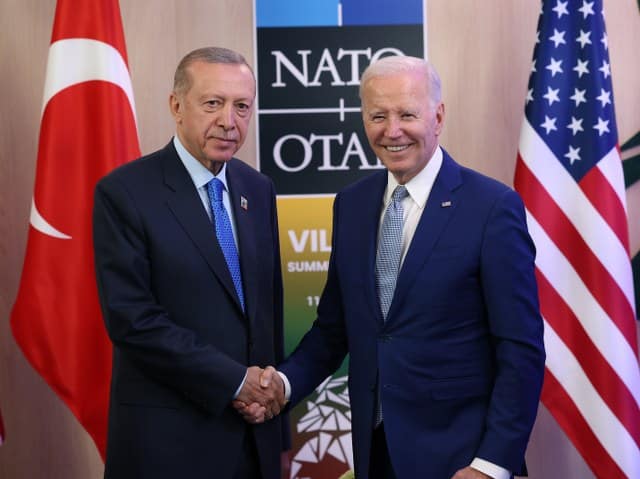 Cumhurbaşkanı Recep Tayyip Erdoğan, ABD Başkanı Joe Biden ile görüştü. Erdoğan, görüşmede “Bundan önceki buluşmalarımız adeta ısınma turu gibiydi, ama şimdi yeni bir süreci başlatıyoruz” ifadelerini kullandı.