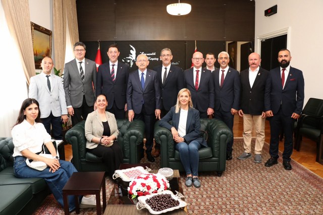 Bandırma Belediye Başkanı Tolga Tosun, CHP Genel başkanı Kemal Kılıçdaroğlu’nu ziyaret etti.