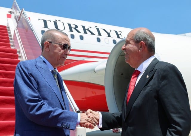 Cumhurbaşkanı Recep Tayyip Erdoğan, Kuzey Kıbrıs Türk Cumhuriyeti'ne (KKTC) Barış ve Özgürlük Bayramı kutlamaları ve Yeni Ercan Havalimanı'nın açılışı için ziyaret gerçekleştirdi.
