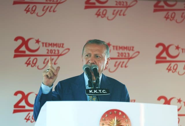Cumhurbaşkanı Recep Tayyip Erdoğan, KKTC’deki 20 Temmuz Barış ve Özgürlük Bayramı Töreni’nde yaptığı açıklamada, “Yok etmek istedikleri Kıbrıs Türkleri bug