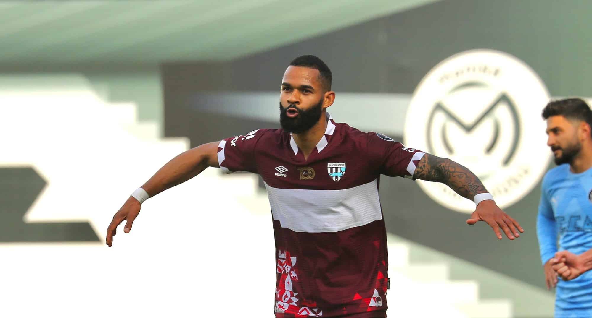 Bandırmaspor takımında orta saha pozisyonunda görev yapan Beninli millî futbolcu Cebio Soukou ve eşi Leonie Soukou çiftinin bebeği dünyaya geldi. 