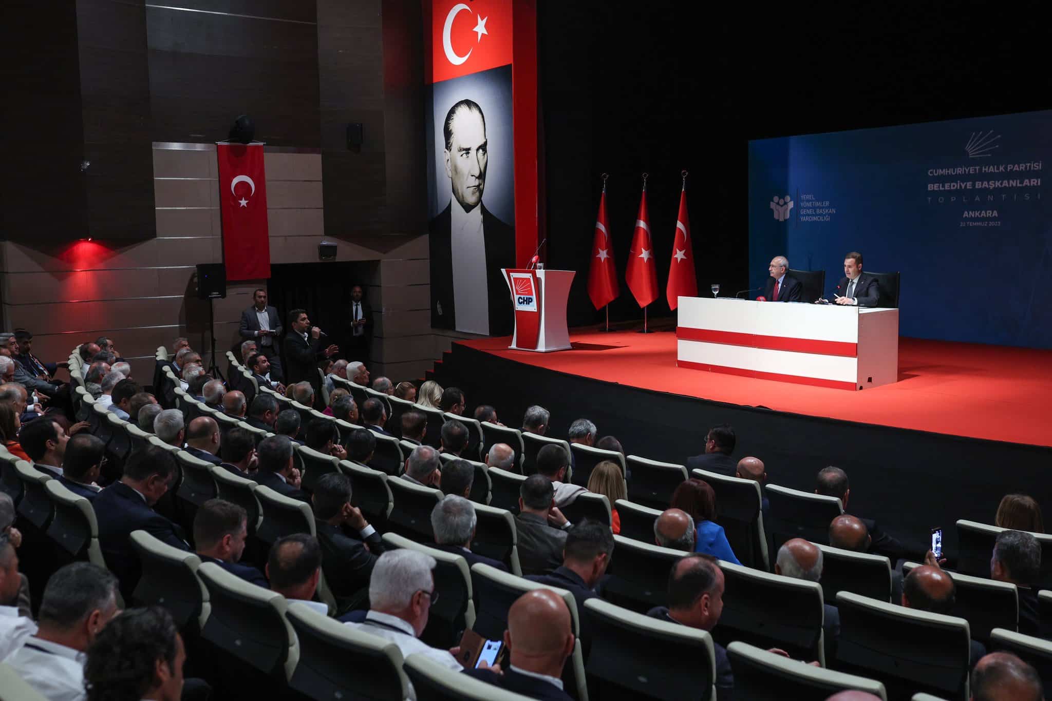 Cumhurbaşkanlığı ve Milletvekili Genel Seçimlerinin ardından CHP'de yerel seçimlere yönelik ilk kapsamlı toplantı, bugün Genel Merkez'de Genel Başkan Kemal Kılıçdaroğlu başkanlığında gerçekleştirildi.