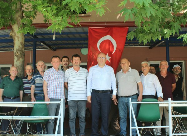 Susurluk Kaymakamı Muammer Köken, 1993 yılında teröristlerle çıkan çatışmada şehit olan Şehit Göksel Hekimoğlu'nun ailesine bayram ziyaretinde bulundu.