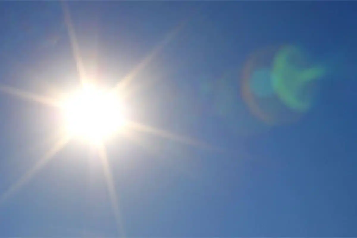 Yapılan son hava durumu değerlendirmelerine göre, yurdun kuzey kesimlerinin parçalı ve çok bulutlu, Orta Karadeniz kıyıları ile Sinop, Giresun ve Trabzon çevrelerinin yerel olmak üzere sağanak ve gök gürültülü sağanak yağışlı, diğer yerlerin az bulutlu ve açık geçeceği tahmin ediliyor.