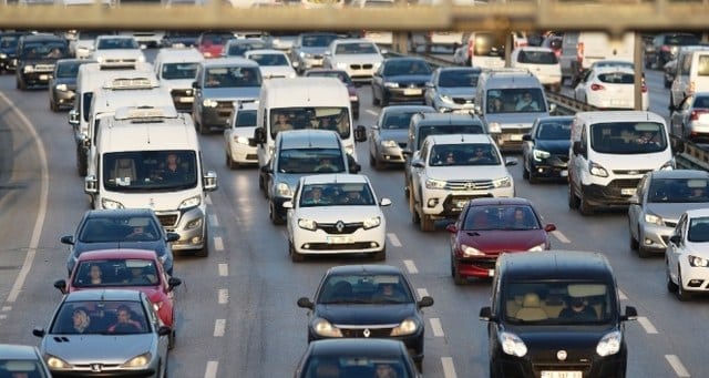 Motorlu Taşıtlar Vergisi (MTV), yıl sonuna kadar yeni kayıt olacak araçlar ve mevcut trafiğe kayıtlı araçlar için iki katına çıkarıldı.