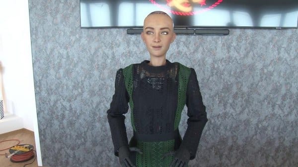 Her geçen gün farklı alanlarda kullanılmaya başlanan yapay zeka teknolojisi şimdi de eğitim ölğretim alanında kullanılmaya başlanacak. Yakın Doğu Üniversitesinde öğrencilere eğitim vermek üzere kullanılacak olan uygulama Avrupa'da da bir ilk olacak.