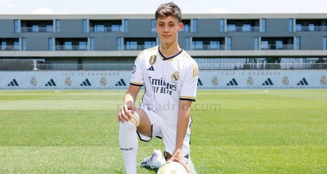 Sosyal medya ölçümlemelerinde Real Madrid’in yeni yıldızı Arda Güler, sosyal medyada son zamanların en çok konuşulan transferi oldu. Real Madrid’in Arda transferini duyurduğu sosyal medya hesapları, 1 milyona yakın takipçi kazanımı, yaklaşık 500 milyon görüntülenmeyle rekor kırdı.