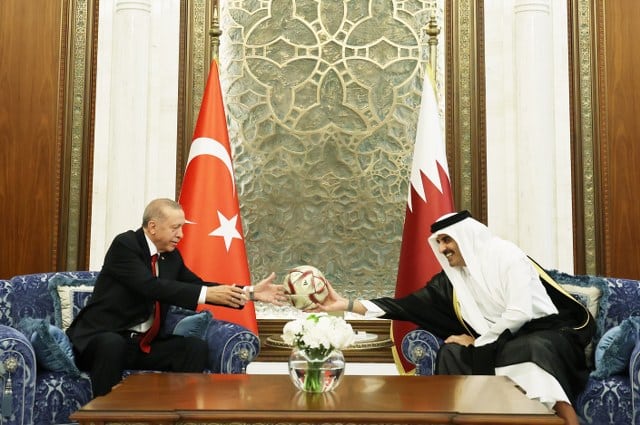 Cumhurbaşkanı Recep Tayyip Erdoğan, resmi temaslarda bulunmak üzere geldiği Katar’da Katar Emiri Şeyh Tamim bin Hamad Al Thani ile görüştü. 