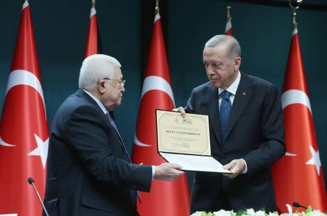 Cumhurbaşkanı Recep Tayyip Erdoğan, Filistin Devlet Başkanı Mahmud Abbas ile buluşmasında “Mescid-i Aksa başta olmak üzere kutsal mekanların tarihi statükosunun değiştirilmesine yönelik eylemleri kabul etmemiz mümkün değildir.” dedi.