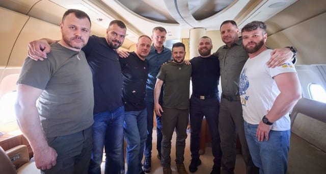 Resmi temaslar kapsamında ziyaret için gelen Ukrayna Devlet Başkanı Vladimir Zelenskiy bugün İstanbul’dan 5 Azov Taburu komutanıyla birlikte ayrıldı.