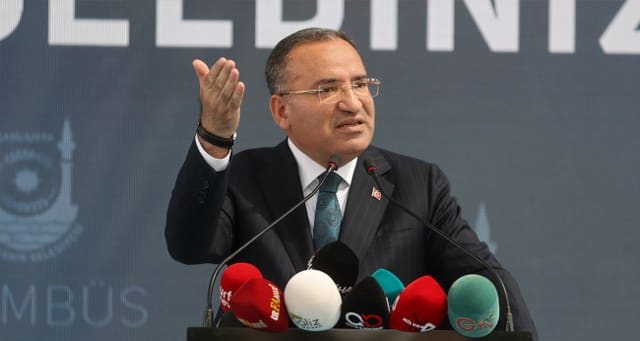 AK Parti Şanlıurfa Milletvekili ve TBMM Başkanvekili Bekir Bozdağ, “15 Temmuz’da Türk halkı, hem darbe teşebbüsüne kalkışan TSK içindeki FETÖ’cü teröristleri hem de darbe teşebbüsüne destek veren ülkeleri ve karanlık güçleri yendi” dedi.