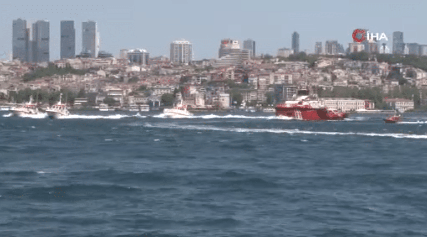 Kıyı Emniyeti Genel Müdürlüğü, 15 Temmuz şehit ve gazilerinin anısına Üsküdar Sahili’nde anma gerçekleştirdi. 