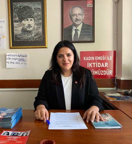 CHP Bandırma Kadın Kolları Başkanı Nazlı Canan Zivane Festival iptalleriyle ilgili bir basın açıklaması yayınladı.
