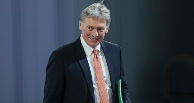 Kremlin Sözcüsü Dmitriy Peskov, Azov Taburu komutanlarının Türkiye’den Ukrayna’ya geri dönmeleriyle ilgili tepki gösterdi. Peskov açıklamasında,"Türkiye’ye büyük bir baskı yapıldı." ifadelerini de kullandı. 
