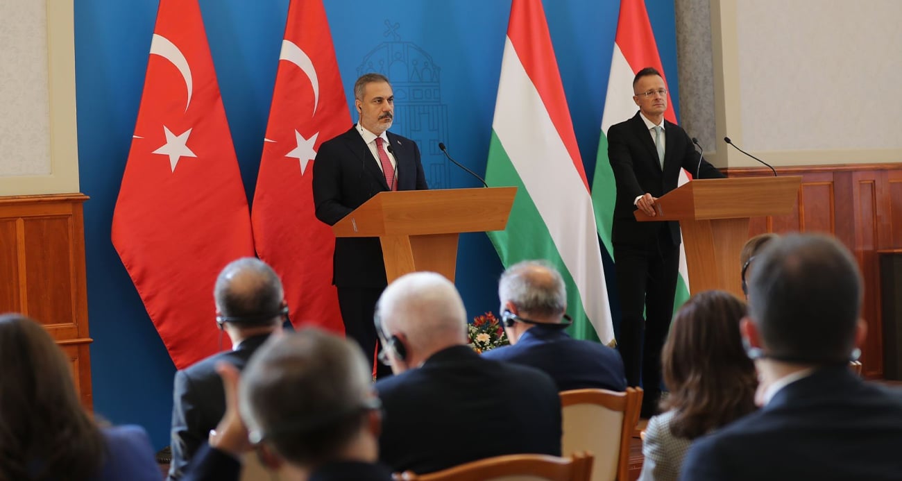 Dışişleri Bakanı Hakan Fidan'ın Macaristan'daki temasları sürüyor. Fidan, temasları sonrası düzenlenen basın açıklamasında “Avrupa'da her şey kitap yakmayla başladı.” dedi.