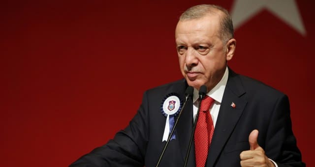 Cumhurbaşkanı Recep Tayyip Erdoğan, Litvanya'da gerçekleşen NATO Zirvesi dönüşünde gazetecilerin sorularını yanıtladı.