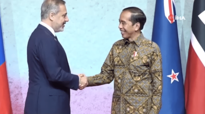 Dışişleri Bakanı Hakan Fidan, Endonezya Devlet Başkanı Joko Widodo ile bir araya geldi.
