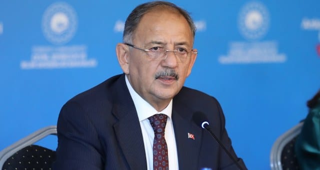 Çevre, Şehircilik ve İklim Değişikliği Bakanlığı tarafından deprem bölgesini hızla ayağa kaldırmak için hayata geçirilen ‘Yerinde Dönüşüm’ projesine başvurular rekora gidiyor. 5 günde toplam 80 bin başvuru yapıldı.