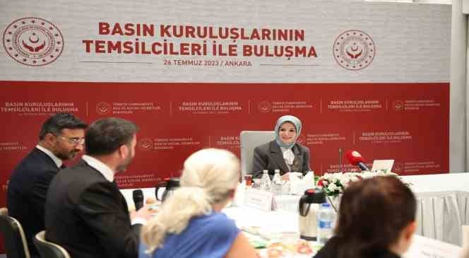 Aile ve Sosyal Hizmetler Bakanı Mahinur Özdemir Göktaş, 75’inci Yıl Huzurevi’nde basın kuruluşlarının Ankara temsilcileriyle bir araya geldi. Göktaş,  “Süresiz nafaka gibi bir durum adil bir durum değil" söyleminde bulundu.