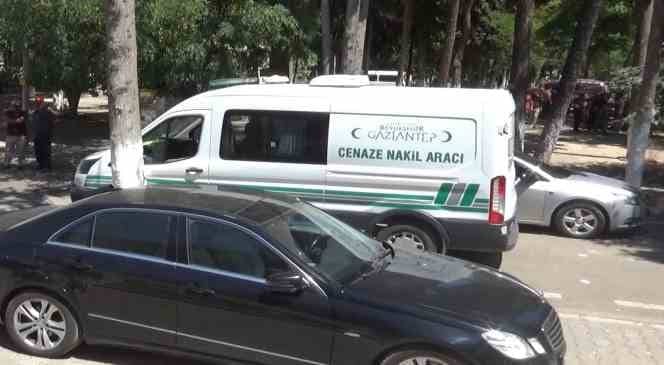Gaziantep'te, psikolojik sorunları bulunan ve madde bağımlısı olduğu iddia edilen bir şahıs, uykudaki ağabeyini 3 el ateş ederek öldürdü. Olayın ardından katil za