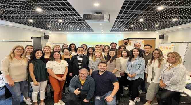 Farklı kuşakların aynı iş yerinde uyum içinde nasıl daha iyi çalışabileceğini değerlendirmek amacıyla bir araştırma yapıldı. Siemens Healthineers Türkiye çalışanları tarafından gönüllülük esasıyla yapılan araştırmada, Z Kuşağı’nın iş yerinden beklentileri ve ihtiyaçları baz alındı.